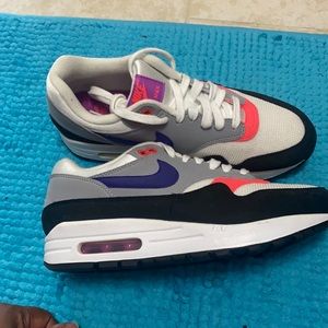 I’m selling my nike Air Max ones. It’s a size 81/2. Barely wore. Very comfy.